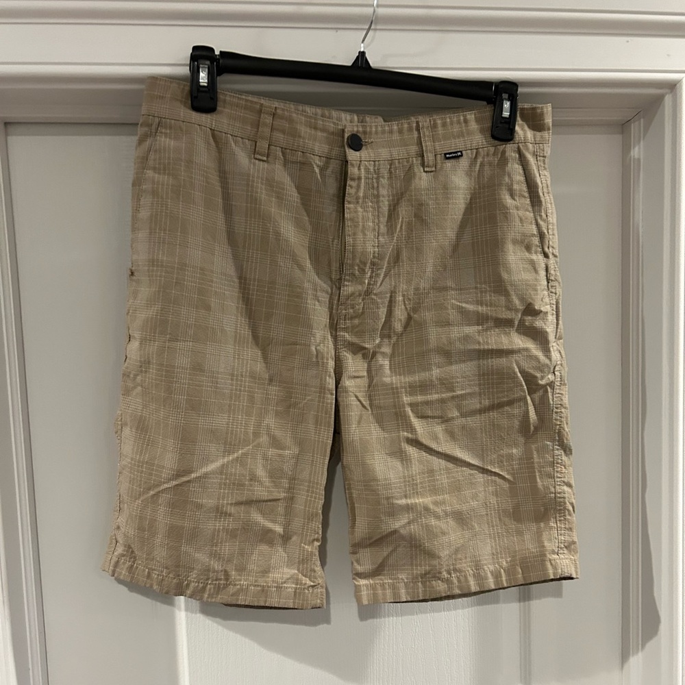 Hurley Men’s tan checked shorts
